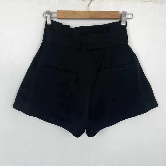 A.L.C DELIAH HIGH-WAIST DRAPEY PLEATED SATEEN SHORTS IN BLACK 2 - Picture 5 of 6